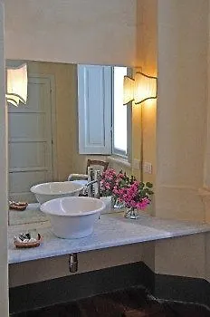 Villa Cavadini Relais Appiano Gentile 3*,