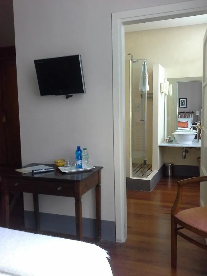 Villa Cavadini Relais Appiano Gentile 3*,